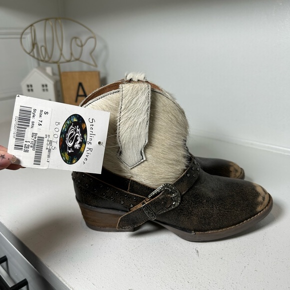 Sterling River Cowhide Harness Women’s 7.5 Western Ankle Boots Hair On Hide - Picture 5 of 10